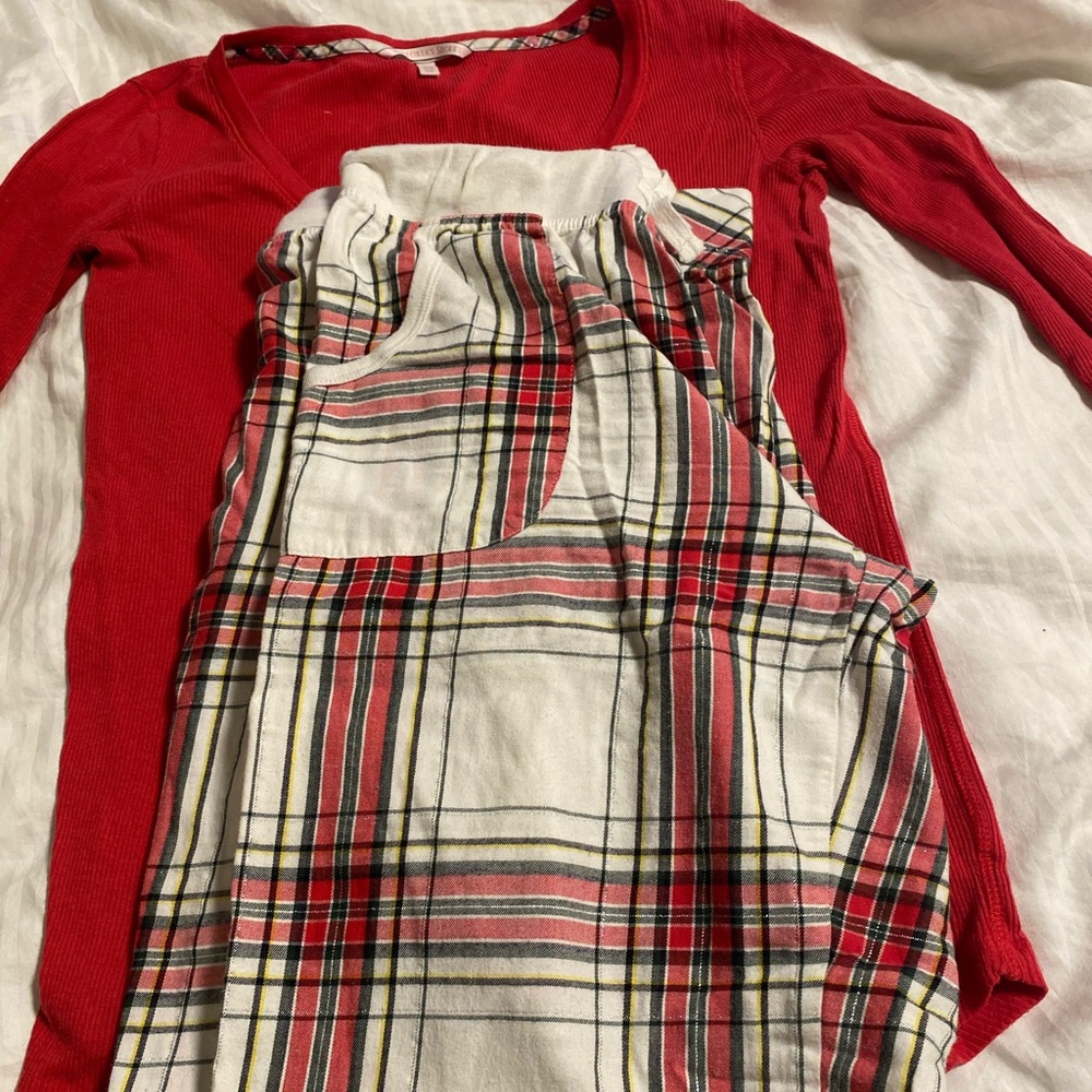 Victoria Secret Red and comfy Pj’s. Size S/P♥️